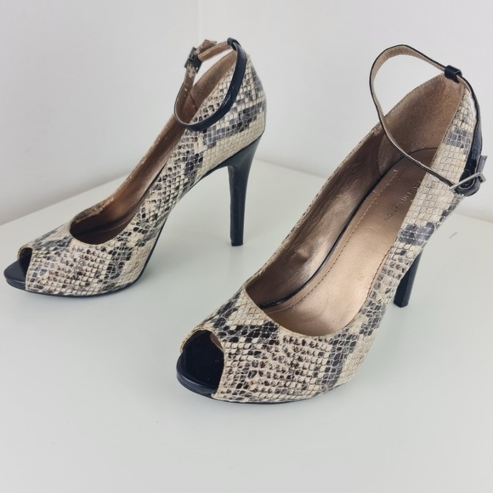 BCBGeneration women heels peep toe size 10B snakeskin